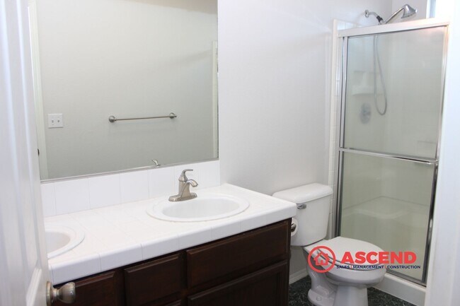 Foto del edificio - Poolside Living in Rosedale – Spacious 3 Bed / 2 Bath Home!