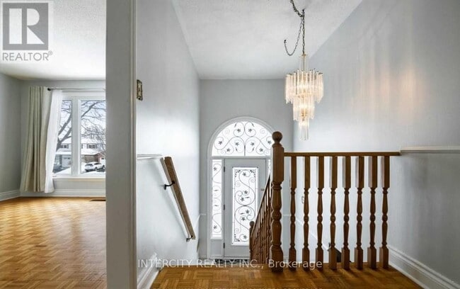 Building Photo - 308 Centre St N