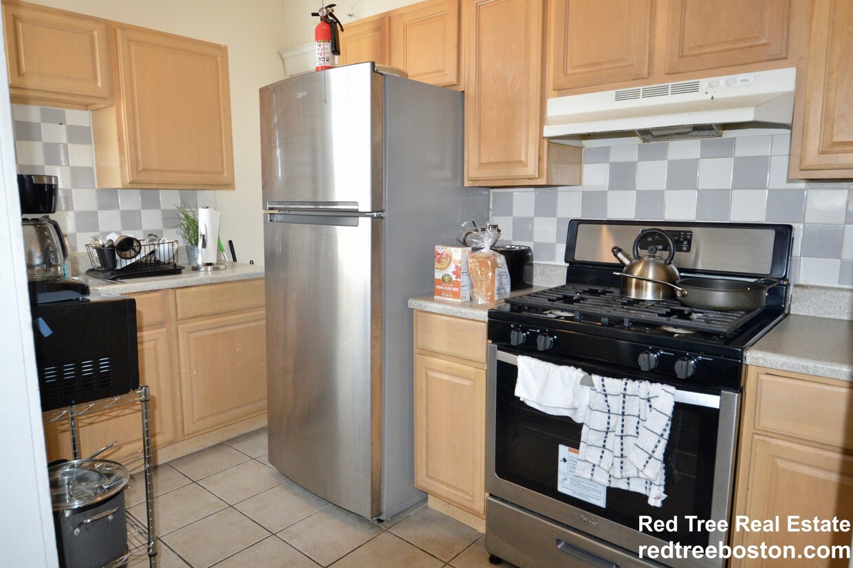 Primary Photo - 248 Kelton St