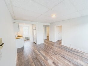 Building Photo - 720-724-724 Warren St