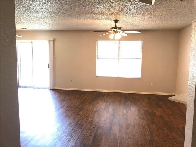 Foto del edificio - 1100 Acanthus St