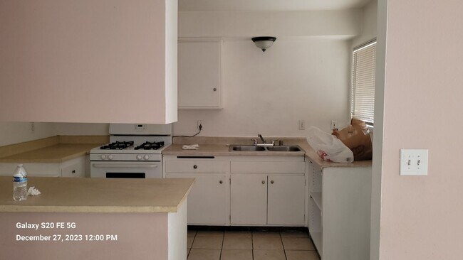 Building Photo - 614 N Moraga St