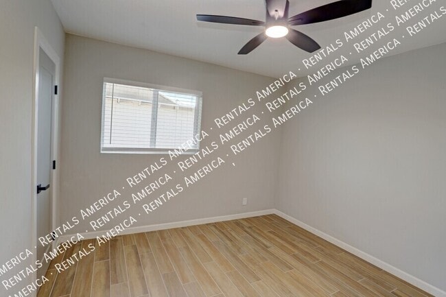 Building Photo - 4733 E 18th St