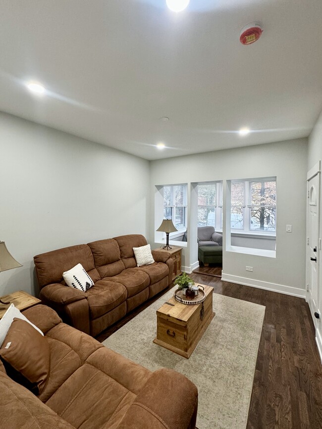 Living Room - 2734 W Francis Pl