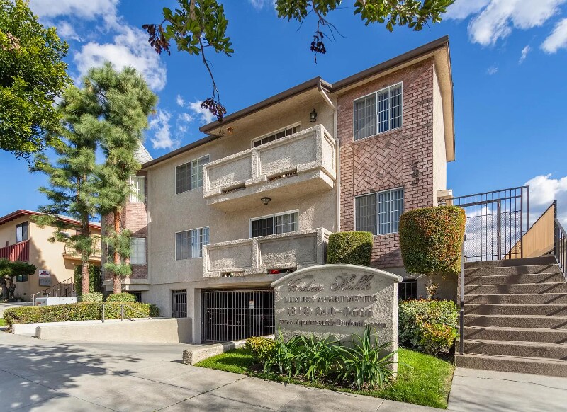 Foto principal - 700 E Cedar Ave