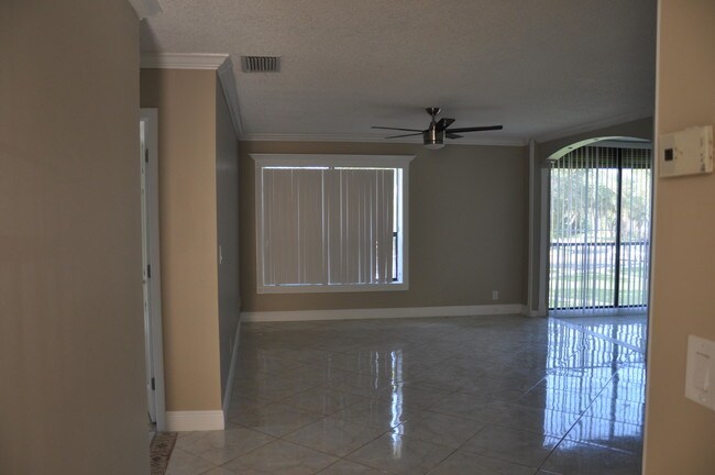 Building Photo - 2747 Carambola Cir S