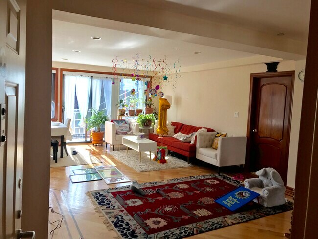 Entrada del apartamento - 99-31 66th Ave