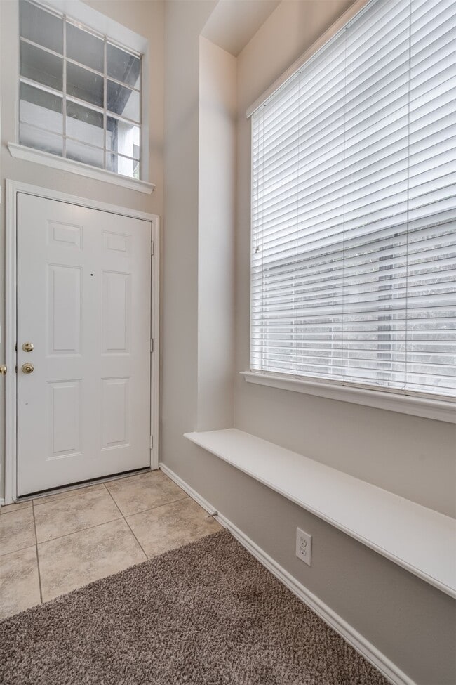 Building Photo - 6 Yarrow Ct