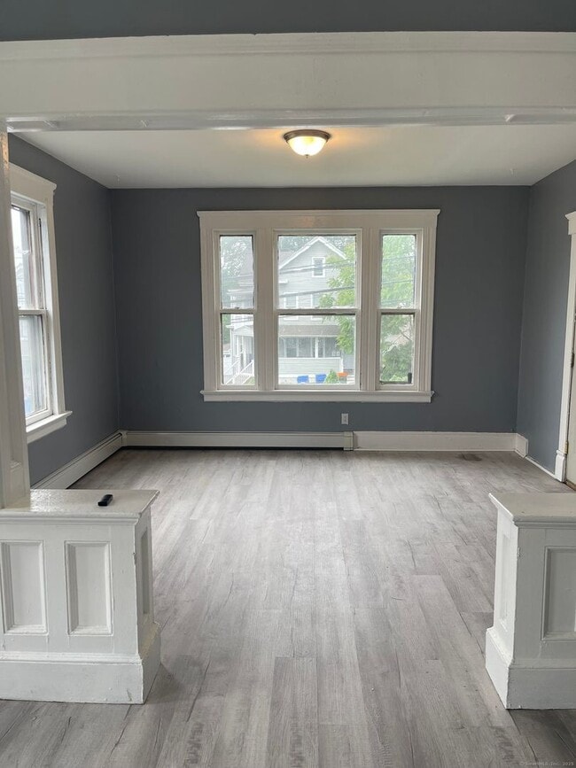 Building Photo - Spacious 4-bedroom, 1-bathroom first-Floor...