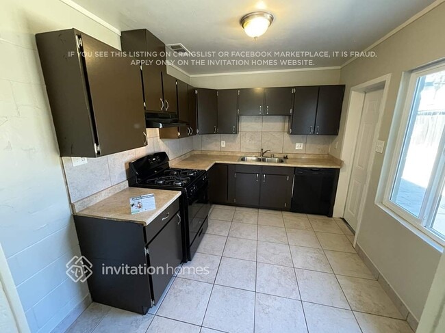 Building Photo - 3354 Horseshoe Dr