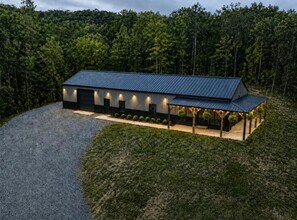 Building Photo - 176 Round Mountain Rd