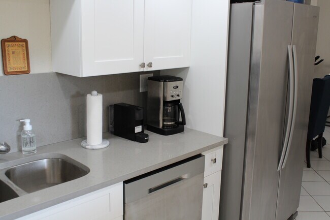 Foto del edificio - 702 NW 87th Ave