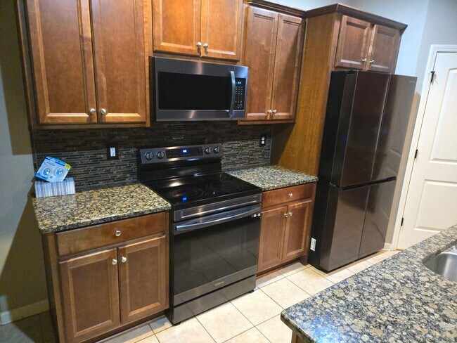 Building Photo - Charming 3BR Townhome in Woodstock
