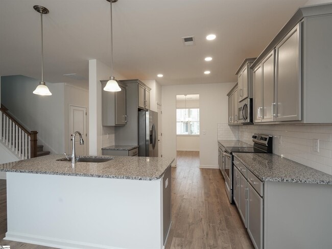 Building Photo - 51 Thorne St