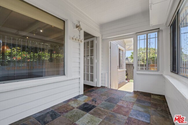 Foto del edificio - 320 4th Ave