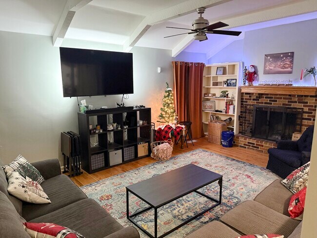 Foto del edificio - 4449 E 107th St