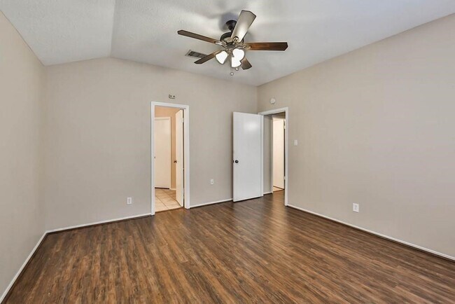 Foto del edificio - 11822 Yearling Dr
