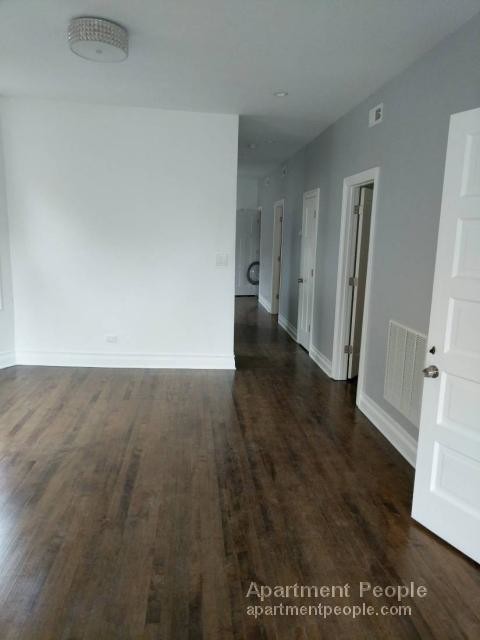 Foto del edificio - 3244 N Hamlin Ave