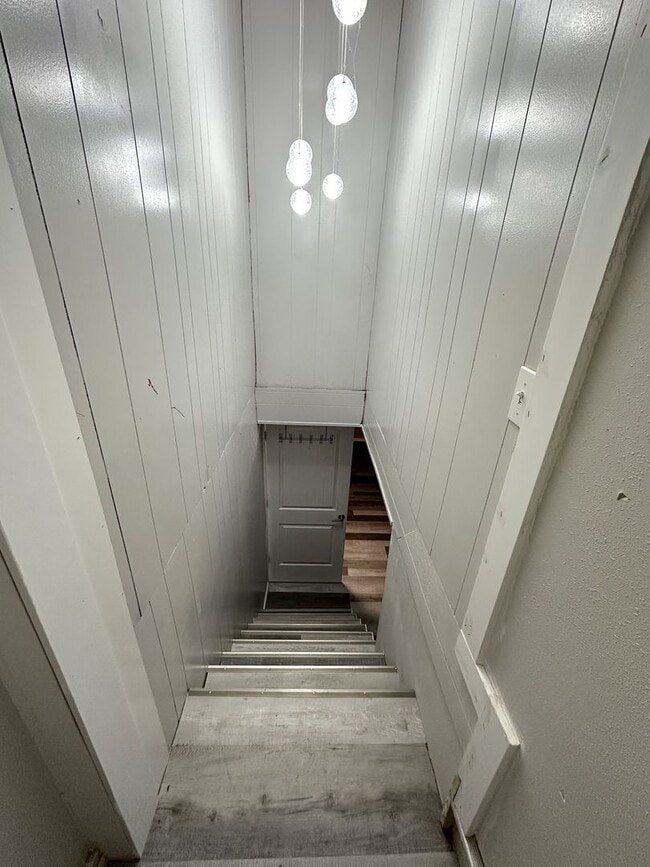 Building Photo - 1st Rent Month Free!! Stunning Partially F...