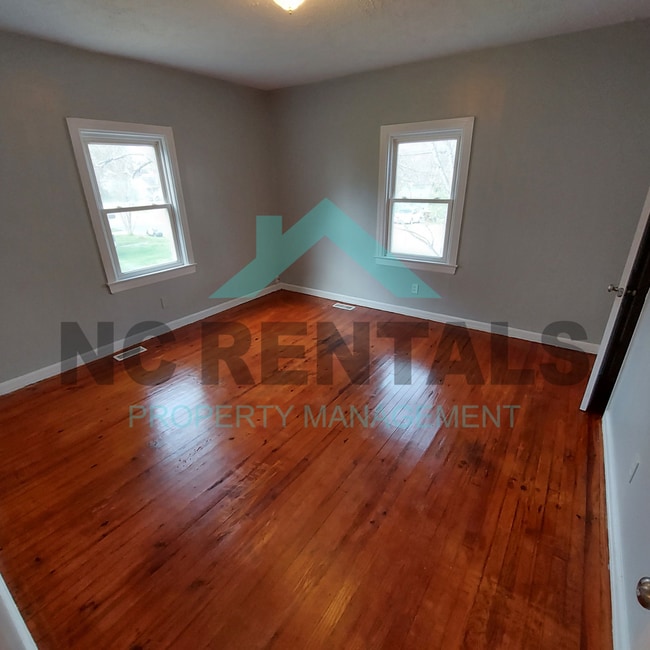 Building Photo - 1410 Maple St
