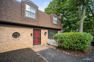 Building Photo - 114 W Hillside Ave