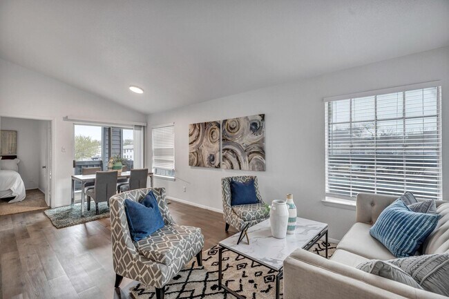 Foto del edificio - 1735 Rutland Dr