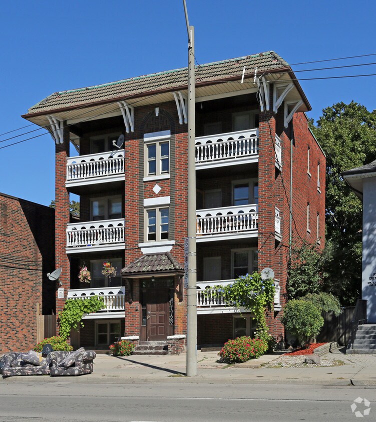 Primary Photo - 917 Main St E
