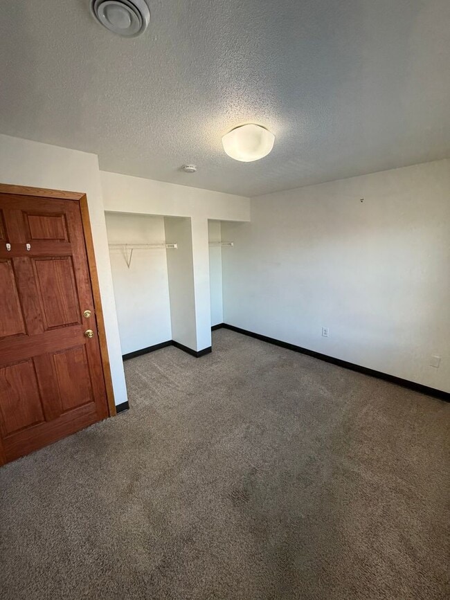 Foto del edificio - 317-319 N 3rd Ave W