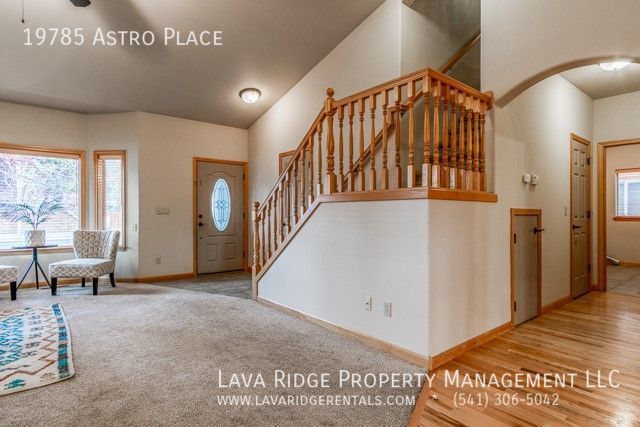 Foto del edificio - 19785 Astro Pl