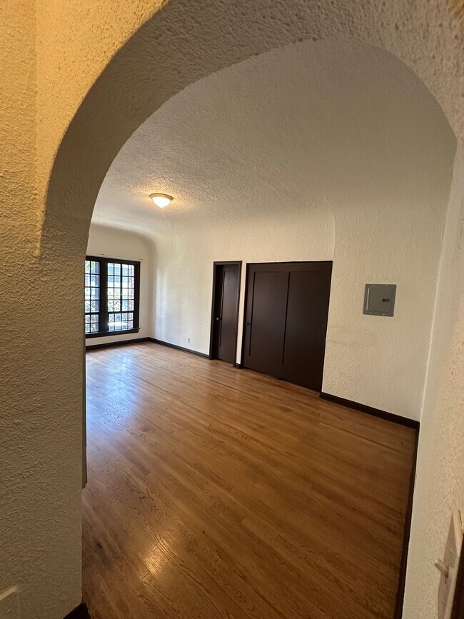 Foto del edificio - 367 N Orange Grove Ave