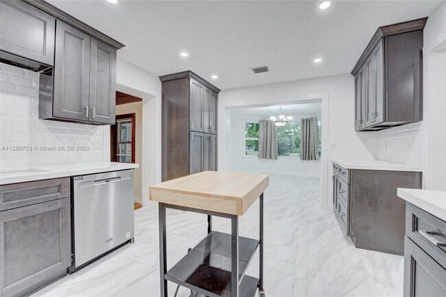 Building Photo - 10650 SW 48th St