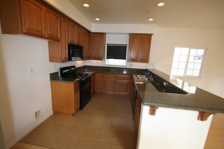 Interior - 802-896 Herald St
