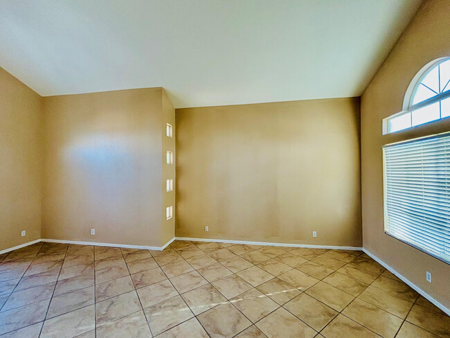 Building Photo - 36512 Summerholly Cir