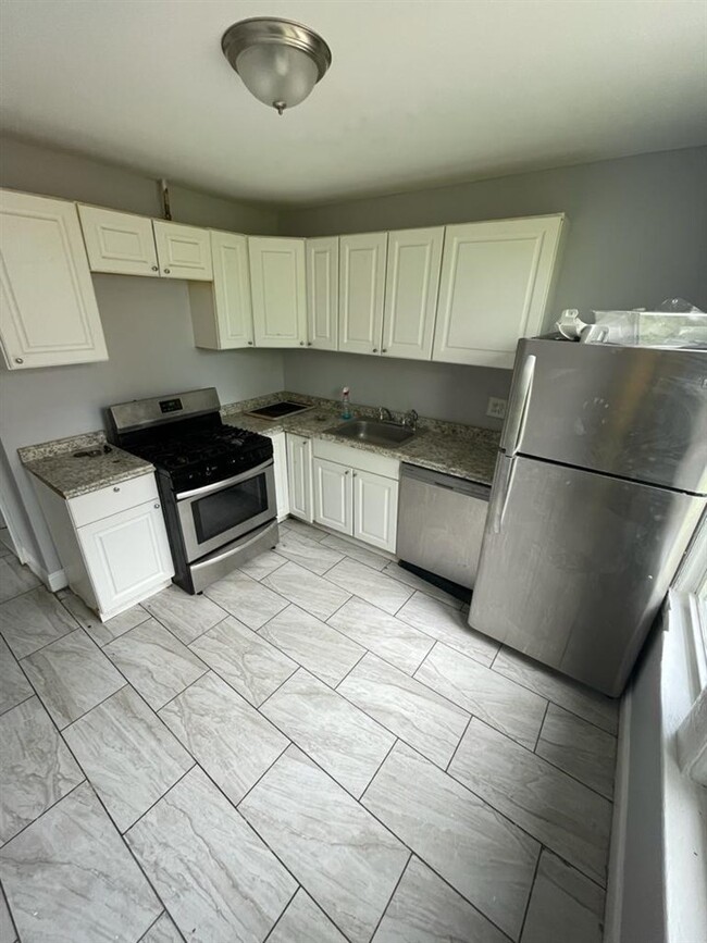 Building Photo - 143 BERGEN Ave