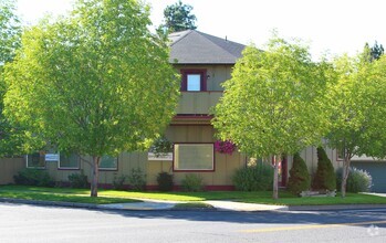 Building Photo - 405 NE Seward Ave