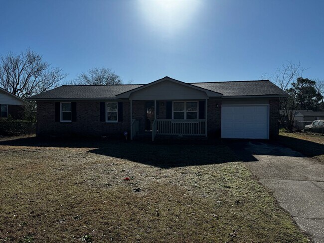 Building Photo - 3 Bedroom 1 Bath in Hope Mills