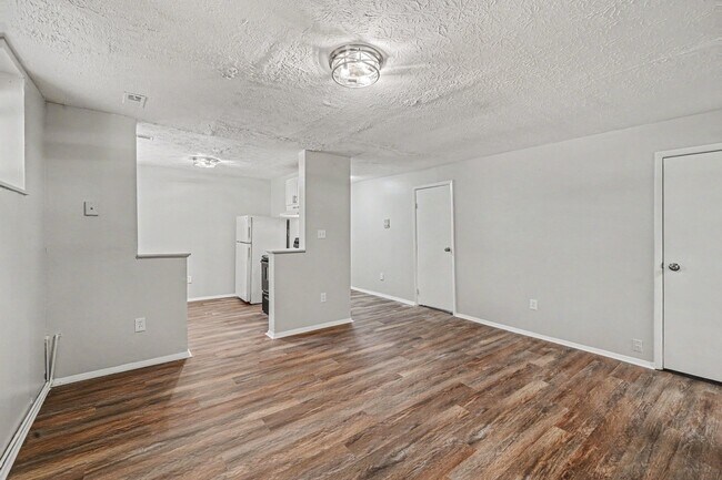 Photo - 566 Glenwood Ave Apartment