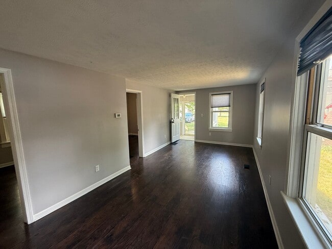Building Photo - Charming 2-Bedroom Home in Godwin Heights ...
