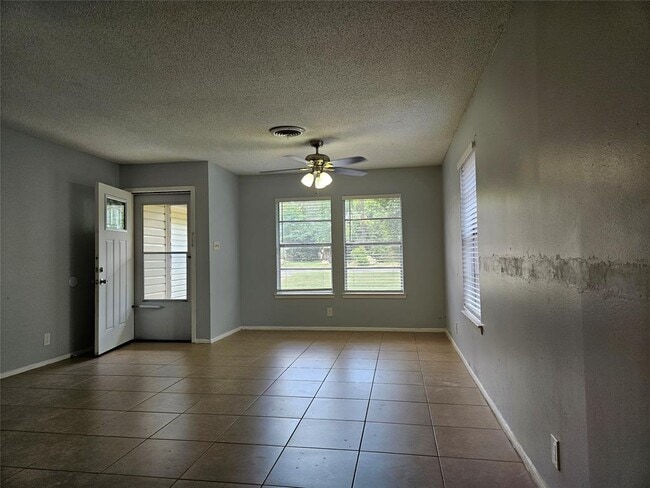 Building Photo - 806 Ranch Rd