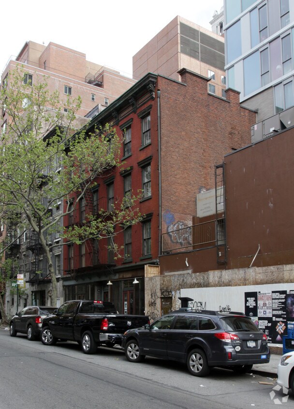 Primary Photo - 143 E 13th St