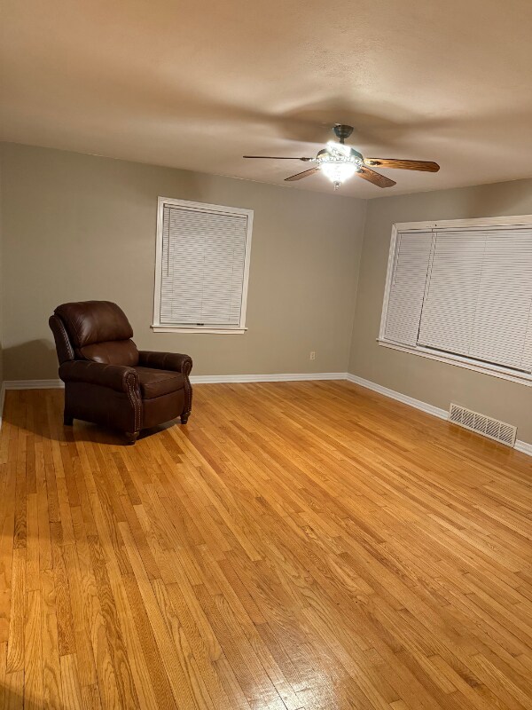 Foto del edificio - 2306 W 82nd Pl