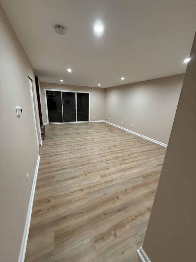 Foto del edificio - 100 Shawnee Pl