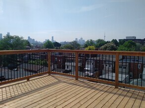 Building Photo - 885 Davenport Rd