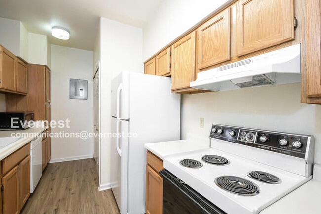Foto del edificio - 7476 Singing Hills Dr