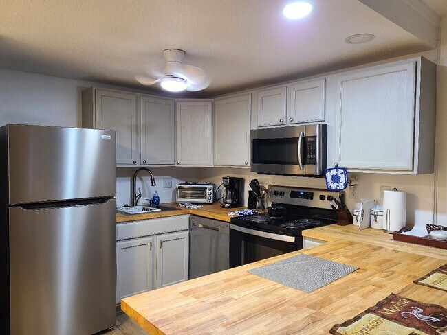 cocina nueva - 2100 Kanawha Ave SE