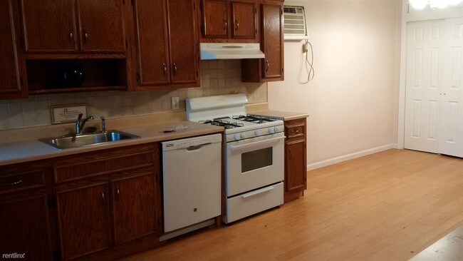 Building Photo - 5604 Remsen Pl