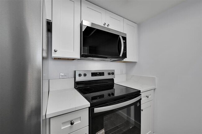 Building Photo - 1690 SW 27th Ave