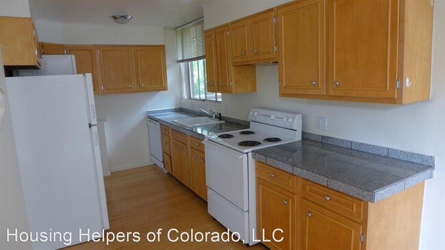 Building Photo - 3 br, 1.5 bath House - 4550 Laguna Place #105