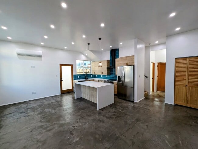 Building Photo - 720 San Pascual Ave