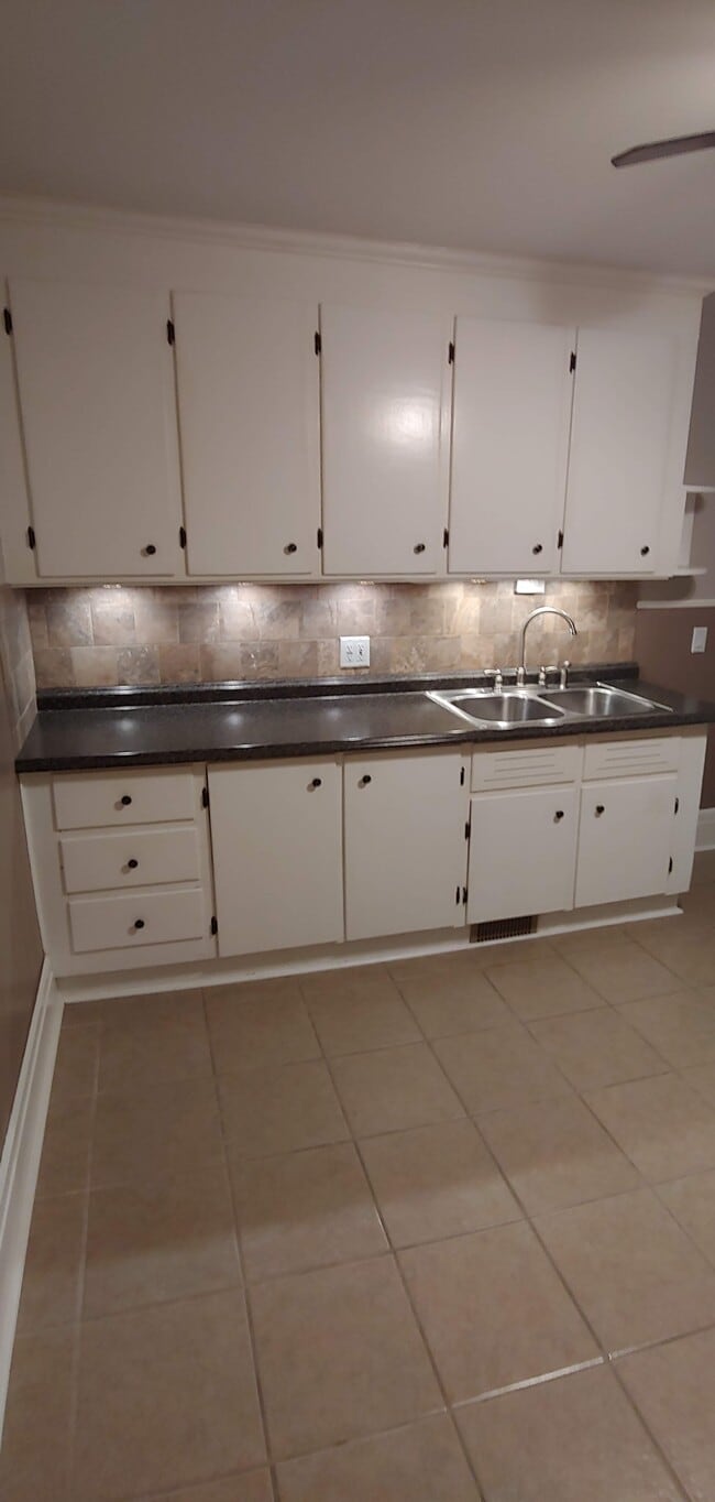 Kitchen - 44 Shepard St